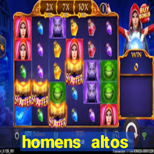 homens altos sarados pelados